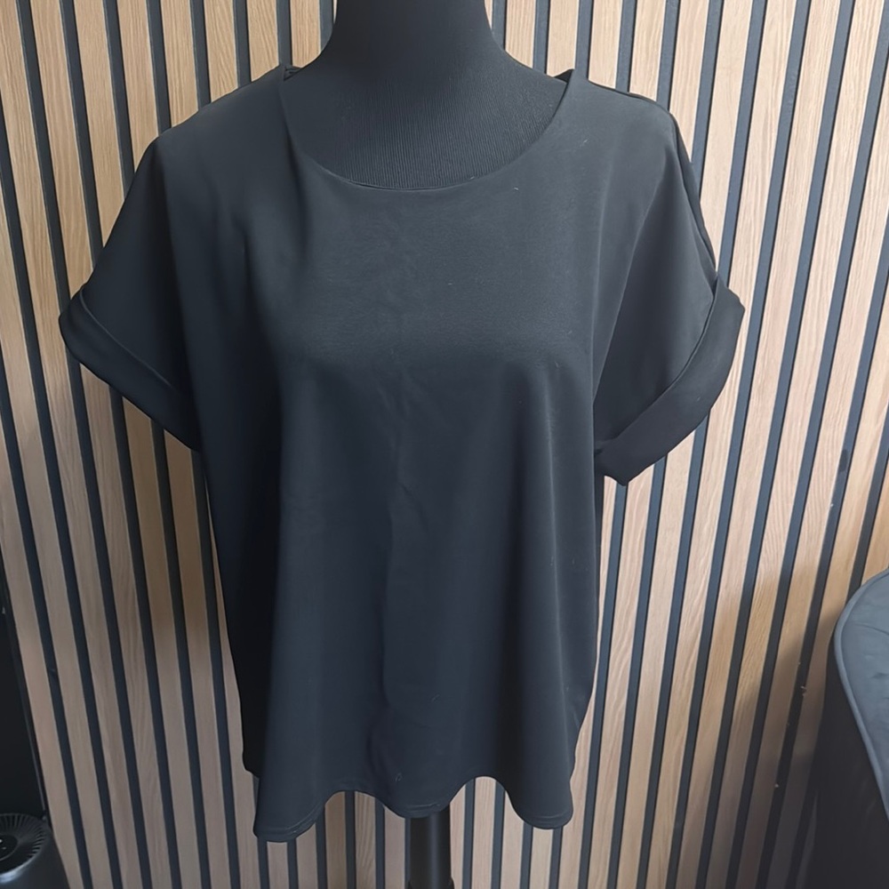 MELLODAY Black Boxy Short Sleeve Tee With Gold Back Zipper